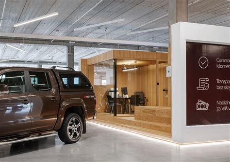 Glass partitions in the LOUDA Auto showroom | Partitions and movable walls