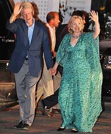 and bill clinton wedding dons a dramatic dress for chelsea clinton s and bill clinton wedding dons a dramatic dress for chelsea clinton s