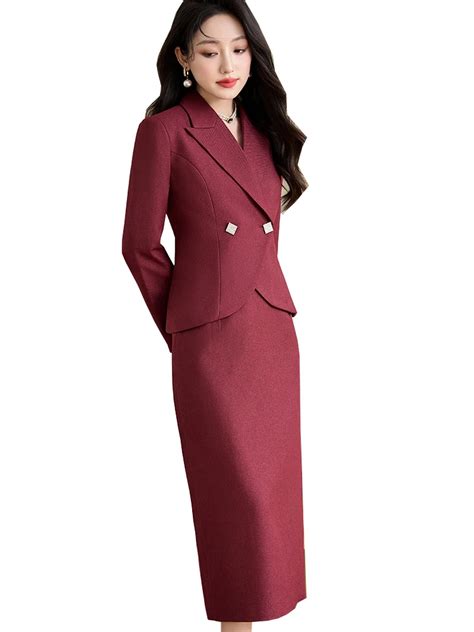 Red and Black Business Suit 的图像结果