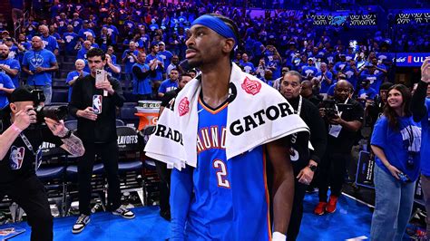 WATCH: Vini Jr., Ronaldinho congratulate Gilgeous-Alexander on MVP