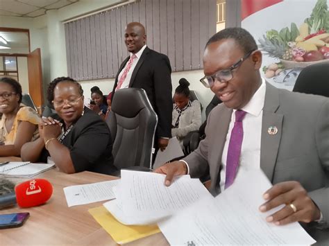 Mama FM - The Voice To Listen To