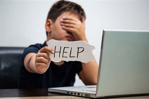 समजून घ्या सायबर बुलींग म्हणजे नेमकं काय? | What is cyberbullying?