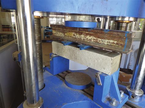 Flexural Strength Test Example 的图像结果