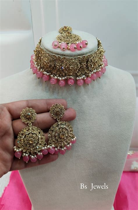 Gajjri Crystal Stone Choker Jewellery Hena Set – BS Jewels