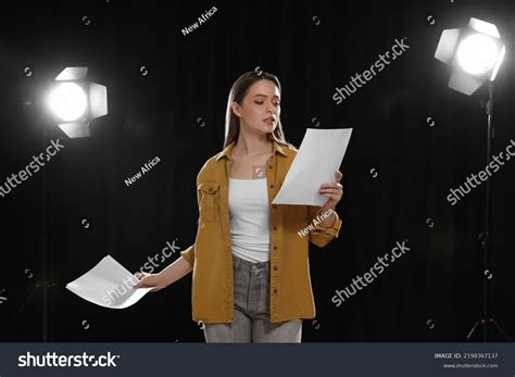 Professional Actor Reading a Script 的图像结果