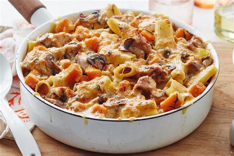 Chicken and mushroom pasta bake