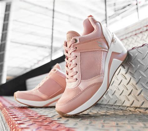 Buy Women's Shoes & Apparel Online | Skechers Shoes & Apparels For Women