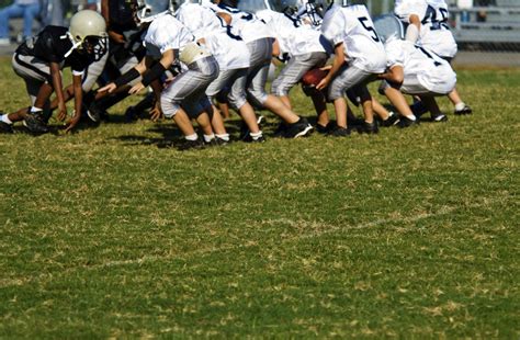 What Is a Nose Guard in Football? | 2bstronger.com