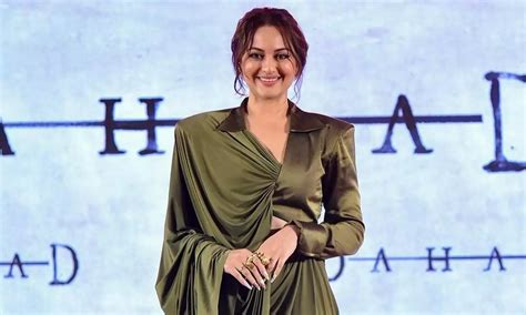Sonakshi Sinha calls Salman Khan a ‘full contradiction’
