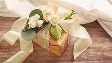 Best Gift On Wedding by How To Choose The Wedding Gift For A Best Gift On Wedding