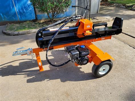 Splitting Firewood Using a Log Splitter 的图像结果