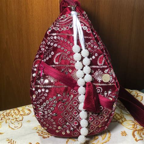 Royal Crimson Red Embroidered Velvet Japabag – sakhyavrind