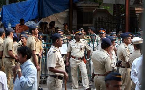 Well wishers make a beeline at ailing Bal Thackeray's residence - India ...