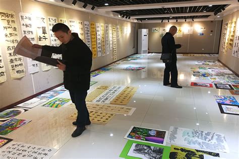 市文化馆举办镇江市第八届青少年美术书法大赛 优秀作品展