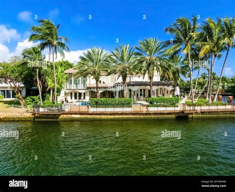 Luxury mansion in exclusive part of Fort Lauderdale known as small Venice Stock Photo - Alamy