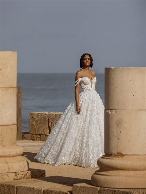 Flower lace wedding dress 60 photos - Vianawedding.com