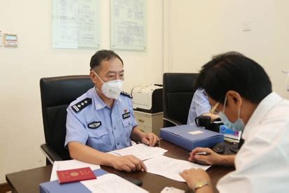 重启一月，上海出入境警方已为4万余名中外人士提供办证服务_浦江头条_澎湃新闻-The Paper