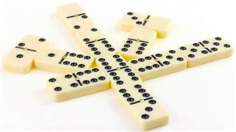 Playing Chicken Foot Dominoes