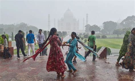 UP Rain Alert: यूपी में भारी बारिश का अलर्ट, इन 40 जिलों में दिखेगा असर ...