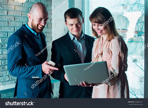 People in Business Suits 的图像结果