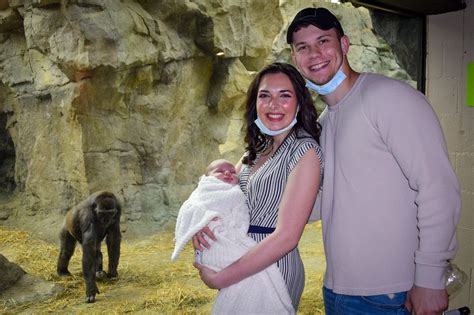 Watch: Baby boy and his mother fascinate Kiki the gorilla at Franklin ...