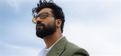 Salman Khan's Bodyguard Pushes Vicky Kaushal Aside; Fans React To The ...