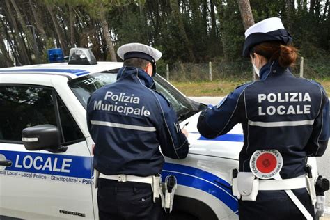 Tropea, corso (a pagamento) per aspirare a diventare agente di polizia ...