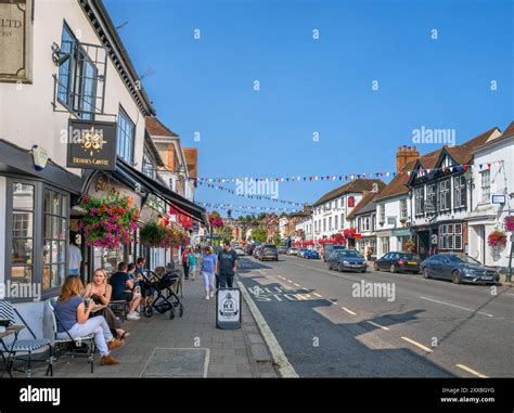 Shops and cafe on Hart Street, Henley-on-Thames, Oxfordshire, England ...