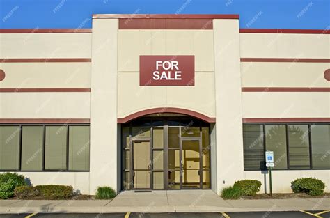 Local Retail Store Building 的图像结果