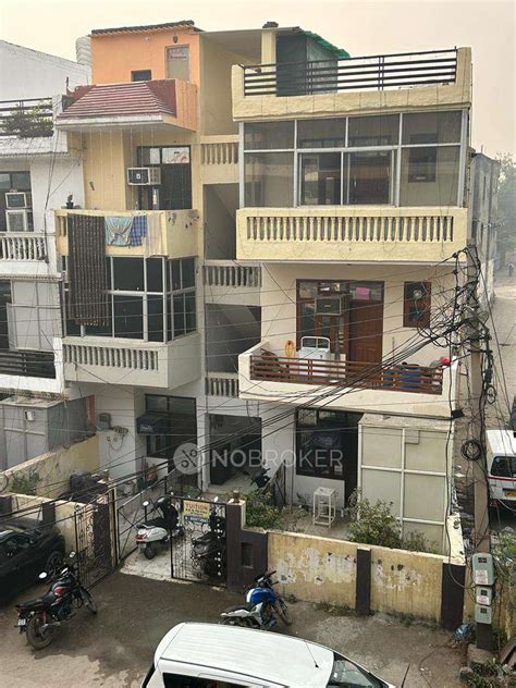 Spring Field Colony Sector 32 - Without Brokerage Semi-furnished 3 BHK ...