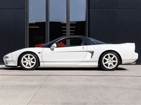 Collectors Are Driving This Ultra-Rare 12,000-Mile 1995 Honda NSX-R Near $400,000 - Autoblog