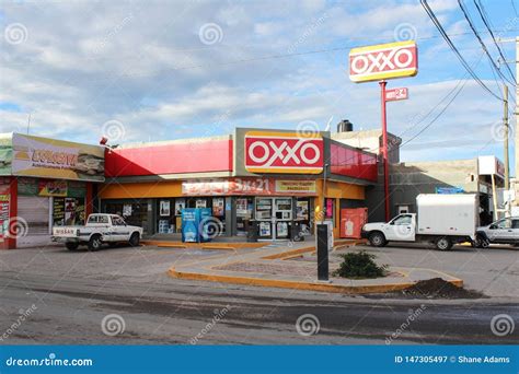 Mexican Oxxo Convenience Store Editorial Photography - Image of sidewalk, urban: 147305497