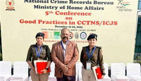 तेजतर्रार व कर्मठ सीओ निहारिका सेमवाल और आरक्षी डॉली जोशी को NCRB ...