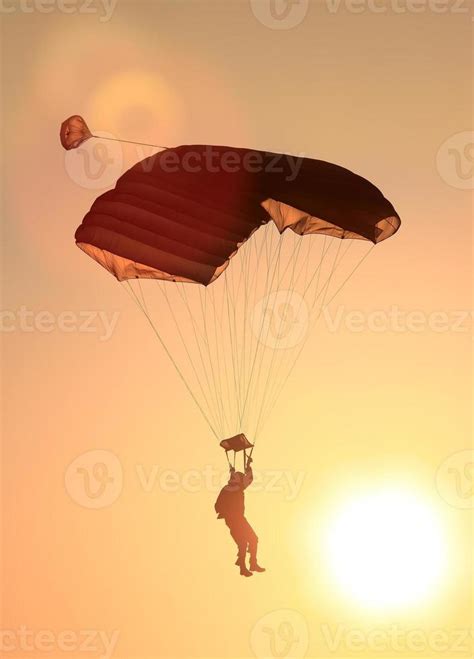 Parachuting Sunset 的图像结果