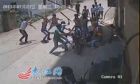 江西多名中学生街头将人砍死 死者被刺40余刀|中学生|江西|宾馆_新浪新闻