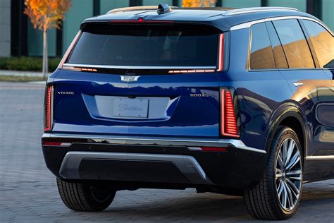 2026 Cadillac Vistiq Pricing, Photos & Specs