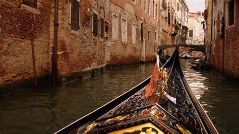 Download wallpaper 1920x1080 gondola, canal, italy, boat, river full hd ...
