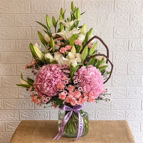 Ms. Tulip & Mr. Hydrangea – Simply Phoolish