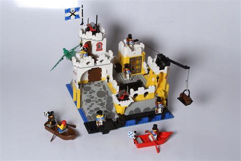 6276: Eldorado Fortress - Back of the Box Builds