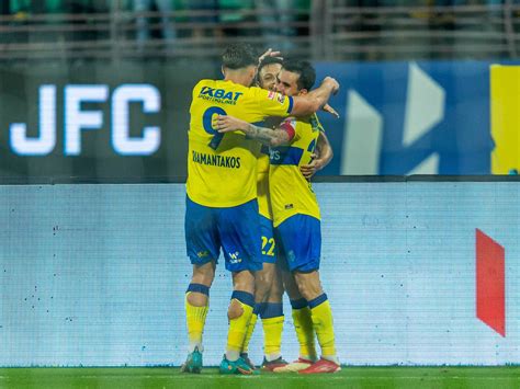 ISL 2022-23 : Kerala Blasters beats Jamshedpur FC 3 - 1; extends ...