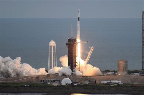 Falcon 9 launching Axiom‑4 Crew Dragon Grace