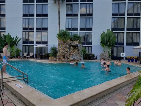 DoubleTree by Hilton Fort Myers at Bell Tower Shops Pool: Pictures ...