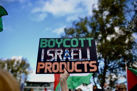 Spanish Muslim football star Lamine Yamal balances faith and fame ...