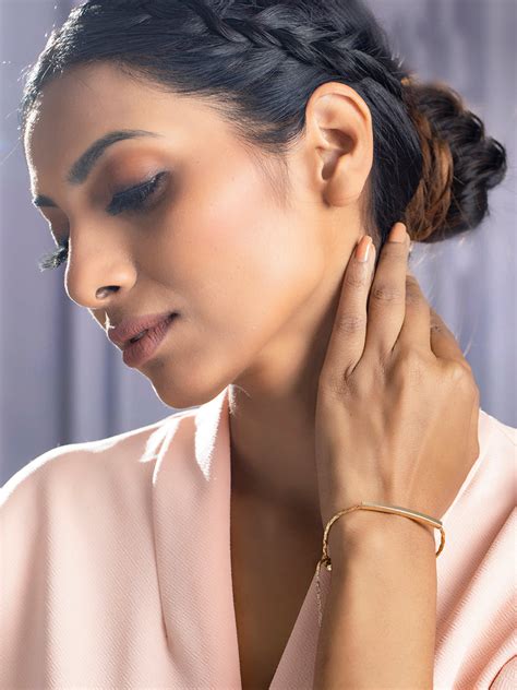 Contemporary Stones Gold Plated Link Bracelet – Priyaasi