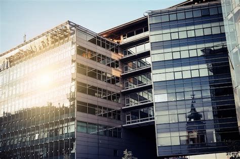 Modern Office Building 的图像结果