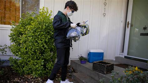 German 3D printing buffs pitch in with coronavirus-fighting network