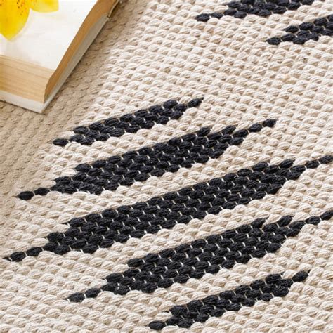 Handwoven Area Rug Black And White Online - Premium Rug | Nestasia