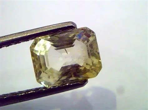 Buy 2.53 Carat Yellow Sapphire Pukhraj Stone Online | 2.78 Ratti ...
