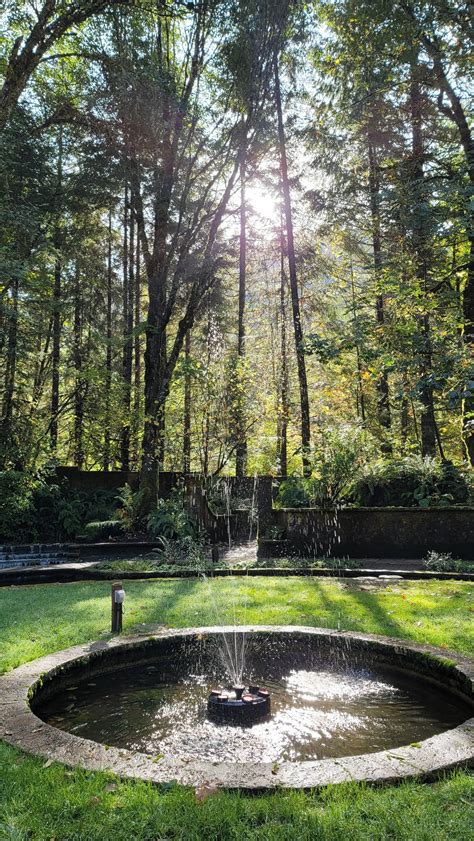 The actual Belknap Hot Springs lodge in Oregon: : r/DaysGone