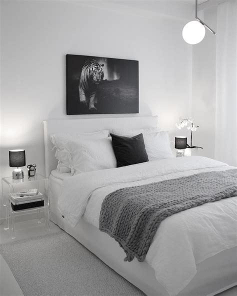 Aesthetic Black And White Room: A Timeless And Chic Design – Artourney